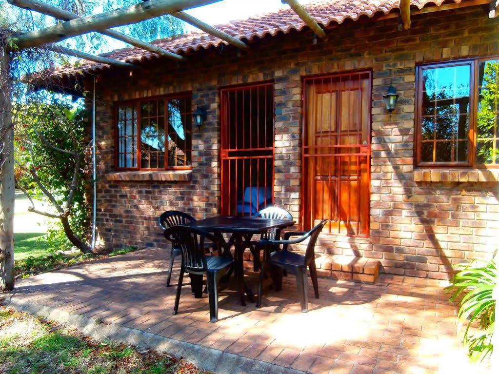 African Footprints Lodge Midrand Exterior photo